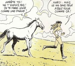 Une blonde et un cheval