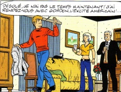 C'est quoi le truc sur le canapé&nbsp;?